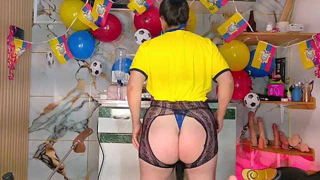 Snapshot of Bigass_dayla chatting on June 12, 12:37 pm Bigass dayla online show from June 12, 12:37 pm