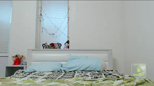 Snapshot of cute_and_hot chatting on January 9, 9:37 am cute and hot online show from January 9, 9:37 am