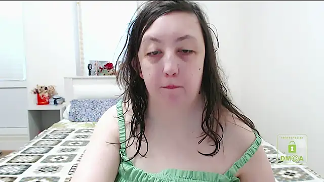 Snapshot of cute_and_hot chatting on February 1, 9:43 am cute and hot online show from February 1, 9:43 am