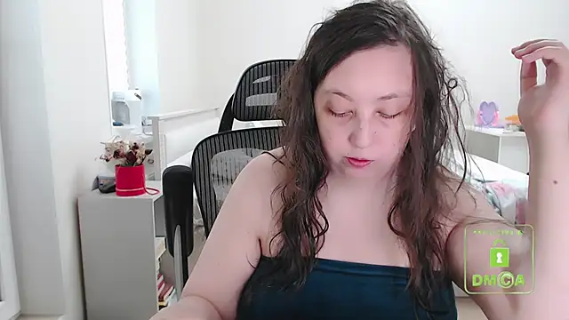 Snapshot of cute_and_hot chatting on September 18, 9:22 am cute and hot online show from September 18, 9:22 am