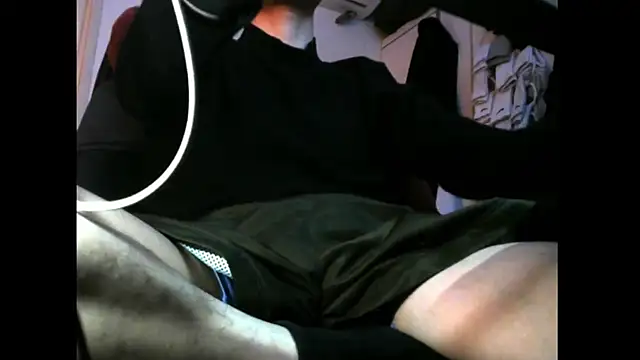 Snapshot of Ray175oo chatting on November 28, 6:21 pm Ray175oo online show from November 28, 6:21 pm