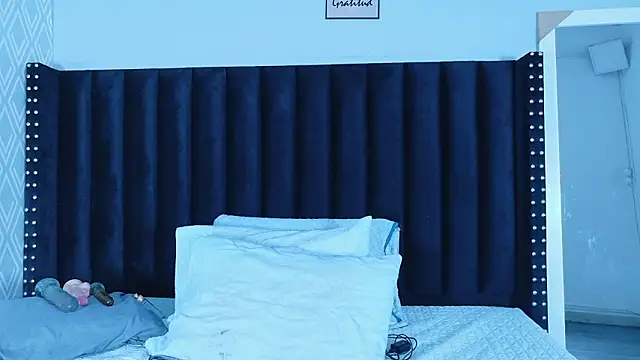 hotlatinateacher online show from March 11, 7:31 pm