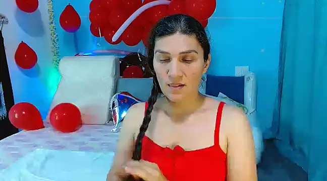 Snapshot of venus_swet_ chatting on February 18, 1:43 am venus swet  online show from February 18, 1:43 am