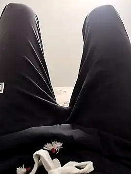 Snapshot of devilisinside9 chatting on February 1, 5:37 pm devilisinside9 online show from February 1, 5:37 pm