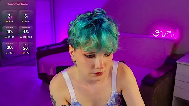 Snapshot of School_Love chatting on December 5, 4:23 pm School Love online show from December 5, 4:23 pm