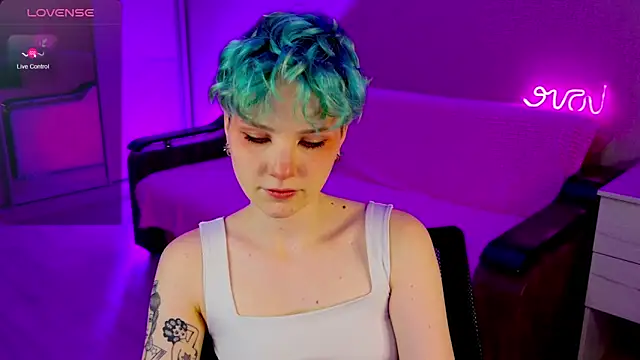 Snapshot of School_Love chatting on December 9, 1:13 pm School Love online show from December 9, 1:13 pm