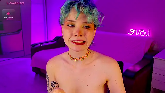 Snapshot of School_Love chatting on December 16, 4:16 pm School Love online show from December 16, 4:16 pm