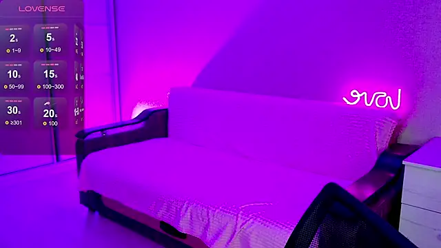 Snapshot of School_Love chatting on December 18, 7:19 pm School Love online show from December 18, 7:19 pm