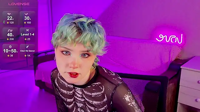 Snapshot of School_Love chatting on January 13, 1:17 pm School Love online show from January 13, 1:17 pm