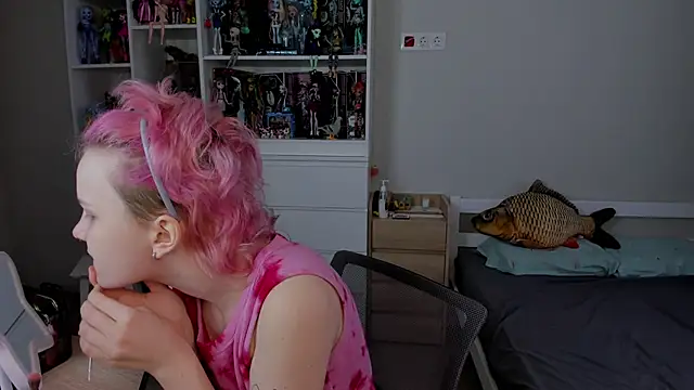 School Love online show from January 8, 7:10 am