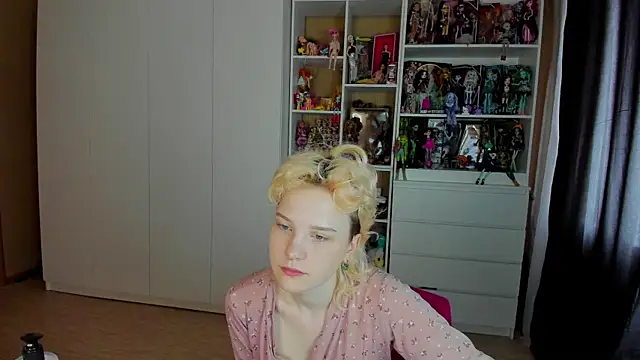 Snapshot of School_Love chatting on July 14, 8:08 am School Love online show from July 14, 8:08 am