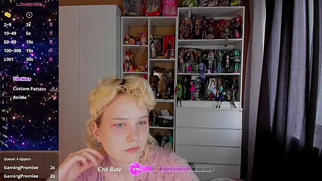 Snapshot of School_Love chatting on July 27, 9:49 am School Love online show from July 27, 9:49 am