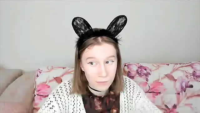 Snapshot of EnigmaSee chatting on December 2, 3:15 am EnigmaSee online show from December 2, 3:15 am