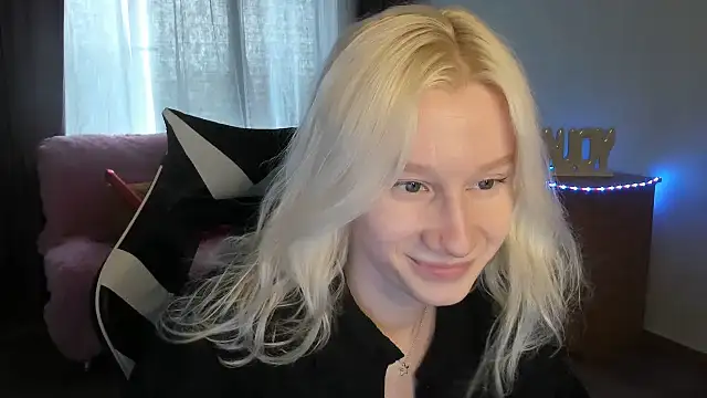 Snapshot of EnigmaSee chatting on June 14, 9:11 am EnigmaSee online show from June 14, 9:11 am