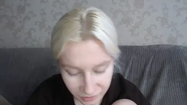 Snapshot of EnigmaSee chatting on June 17, 8:39 am EnigmaSee online show from June 17, 8:39 am