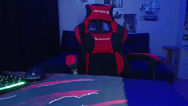 Snapshot of Fluffy_Tiffy chatting on November 28, 12:24 am Fluffy Tiffy online show from November 28, 12:24 am