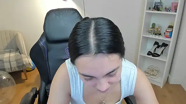 Snapshot of _BellaEvans_ chatting on May 4, 4:41 am BellaEvans online show from May 4, 4:41 am