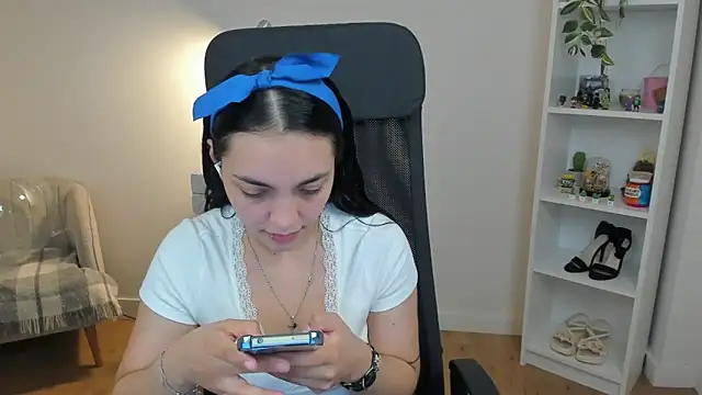 Snapshot of _BellaEvans_ chatting on May 6, 4:52 am BellaEvans online show from May 6, 4:52 am