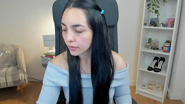 Snapshot of _BellaEvans_ chatting on June 1, 4:47 am BellaEvans online show from June 1, 4:47 am