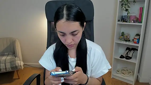 Snapshot of _BellaEvans_ chatting on June 5, 4:52 am BellaEvans online show from June 5, 4:52 am