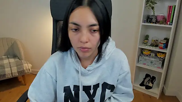 Snapshot of _BellaEvans_ chatting on June 12, 4:33 am BellaEvans online show from June 12, 4:33 am