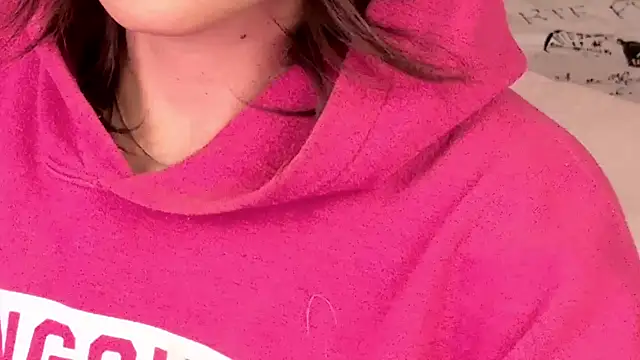 Snapshot of xprettysmilex chatting on January 24, 2:28 am xprettysmilex online show from January 24, 2:28 am