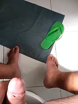 Snapshot of lobomisterioso13 chatting on December 6, 11:22 am lobomisterioso13 online show from December 6, 11:22 am