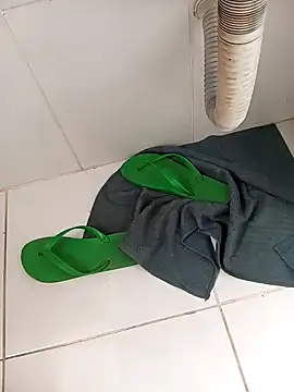 Snapshot of lobomisterioso13 chatting on December 16, 10:50 am lobomisterioso13 online show from December 16, 10:50 am