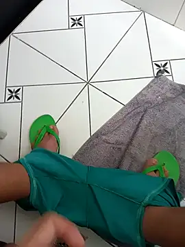 Snapshot of lobomisterioso13 chatting on December 29, 1:17 pm lobomisterioso13 online show from December 29, 1:17 pm