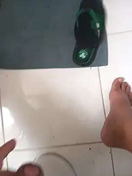 Snapshot of lobomisterioso13 chatting on February 10, 7:17 pm lobomisterioso13 online show from February 10, 7:17 pm