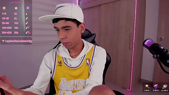 aldrinwhite online show from January 17, 5:19 pm