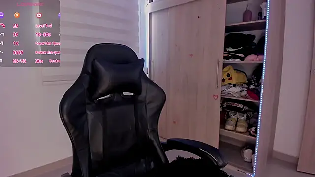 aldrinwhite online show from February 20, 6:13 pm