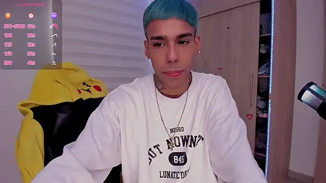 aldrinwhite online show from March 15, 7:27 pm