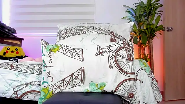 aldrinwhite online show from October 14, 5:14 pm