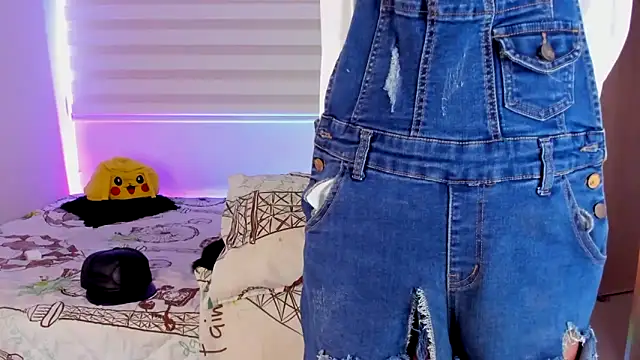 aldrinwhite online show from October 19, 5:46 pm