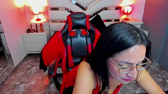 Snapshot of KateTompson_ chatting on November 27, 7:49 pm KateTompson online show from November 27, 7:49 pm