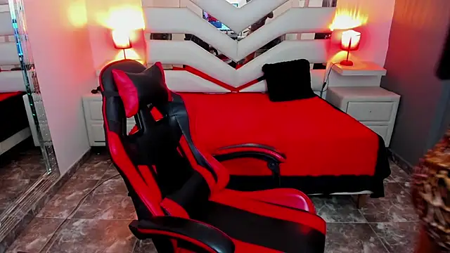 Snapshot of KateTompson_ chatting on December 16, 7:52 pm KateTompson online show from December 16, 7:52 pm