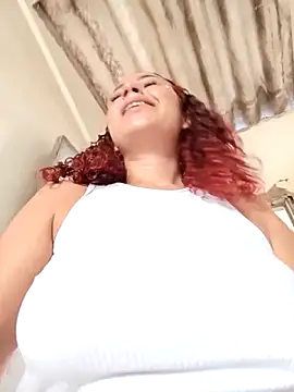 Snapshot of Mommy-Hot chatting on October 10, 2:49 pm Mommy-Hot online show from October 10, 2:49 pm