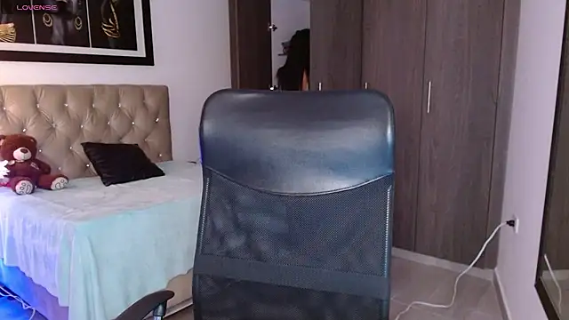 Snapshot of cloe_fox chatting on February 9, 10:21 pm cloe fox online show from February 9, 10:21 pm