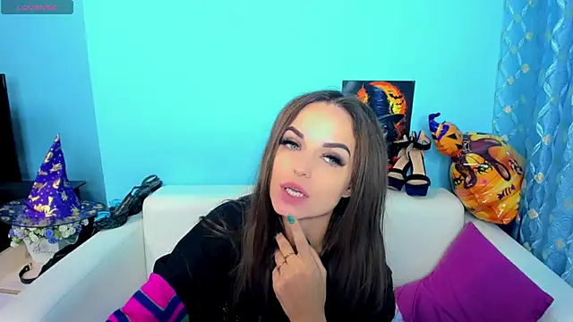 Snapshot of LindaaLu chatting on November 13, 3:05 am LindaaLu online show from November 13, 3:05 am