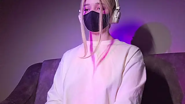 Snapshot of DanaWard chatting on May 24, 10:04 pm DanaWard online show from May 24, 10:04 pm