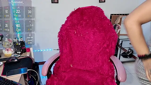 RoxaneEvans  online show from January 17, 6:55 pm