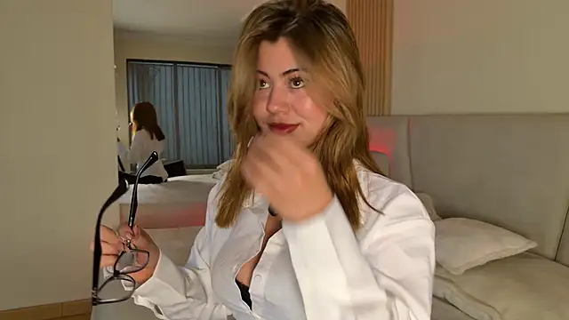 Zoe Benson online show from June 5, 12:11 pm