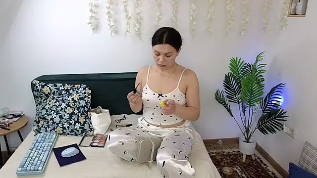 MadameDeFeu online show from April 30, 5:47 am