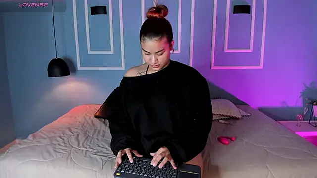 Snapshot of Zaily_zcc chatting on December 1, 11:59 am Zaily zcc online show from December 1, 11:59 am