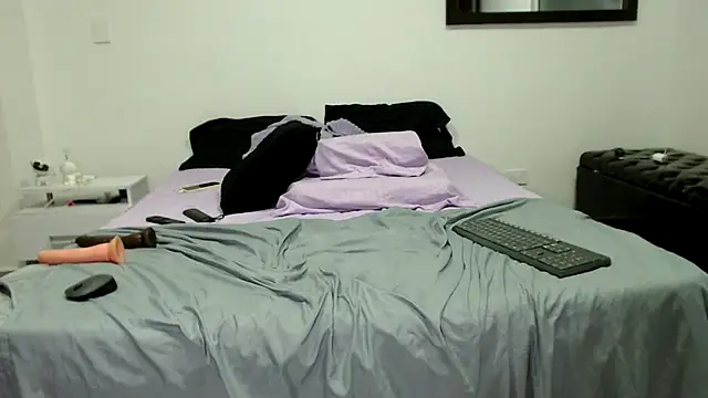 AnnieRoss69 online show from December 3, 11:24 pm