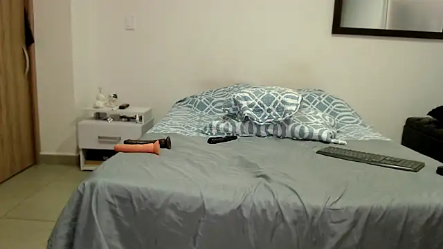 AnnieRoss69 online show from October 4, 9:02 pm