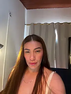 Snapshot of emmily_d chatting on June 16, 7:27 pm emmily d online show from June 16, 7:27 pm