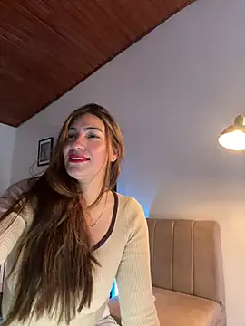 Snapshot of emmily_d chatting on June 19, 6:56 pm emmily d online show from June 19, 6:56 pm