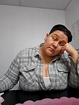 Snapshot of DevilDahm chatting on December 10, 10:37 pm DevilDahm online show from December 10, 10:37 pm